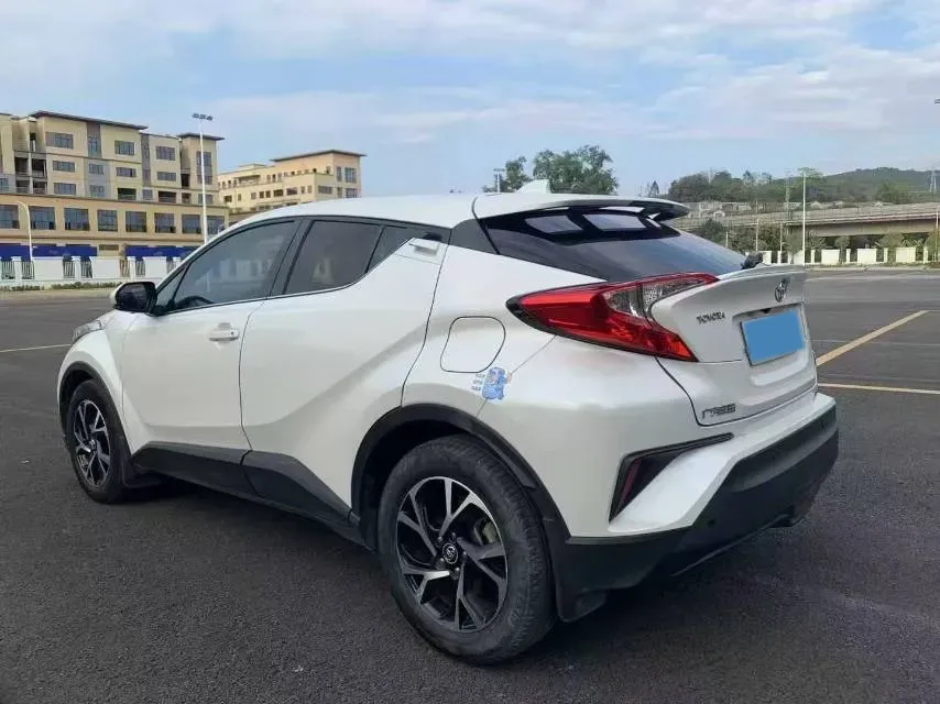 2018 Toyota C-HR 2.0L 171HP L4 CVT,autocango,china used car exporter,china ev exporter,chinese used car exporter,chinese used ev exporter