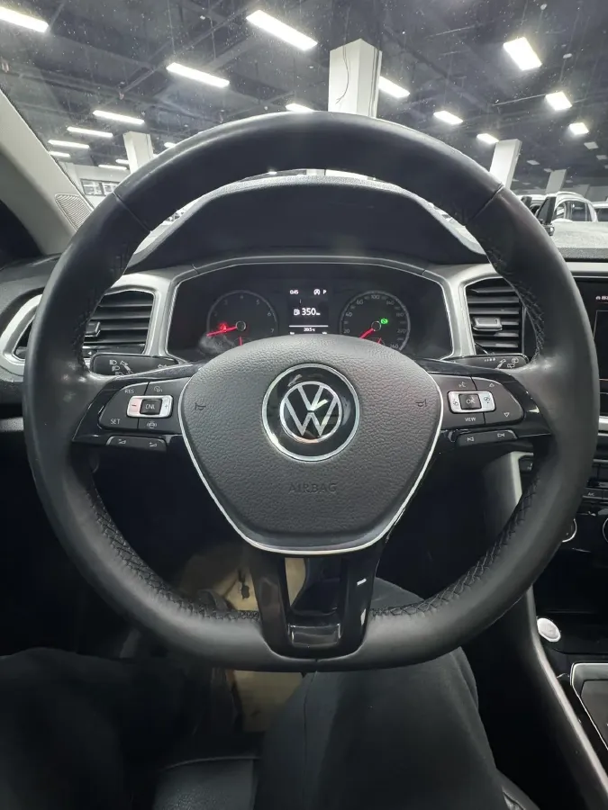 2022 Volkswagen T-Roc 1.4T 150HP L4 7DCT,autocango,china used car exporter,china ev exporter,chinese used car exporter,chinese used ev exporter