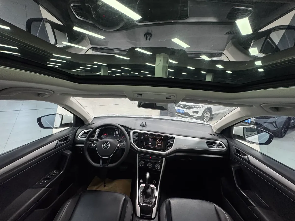 2022 Volkswagen T-Roc 1.4T 150HP L4 7DCT,autocango,china used car exporter,china ev exporter,chinese used car exporter,chinese used ev exporter