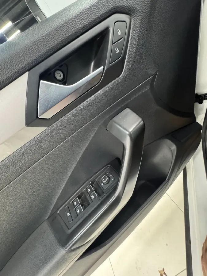 2022 Volkswagen T-Roc 1.4T 150HP L4 7DCT,autocango,china used car exporter,china ev exporter,chinese used car exporter,chinese used ev exporter