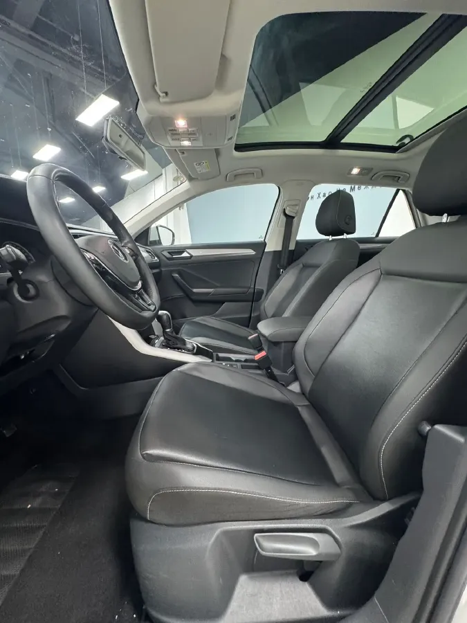 2022 Volkswagen T-Roc 1.4T 150HP L4 7DCT,autocango,china used car exporter,china ev exporter,chinese used car exporter,chinese used ev exporter