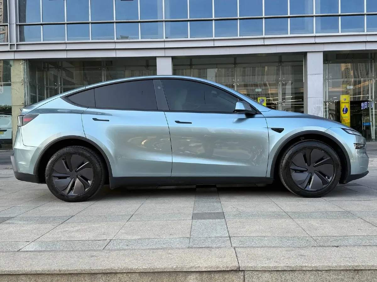 2025 Tesla Model Y BEV 62.5KWH,autocango,china used car exporter,china ev exporter,chinese used car exporter,chinese used ev exporter
