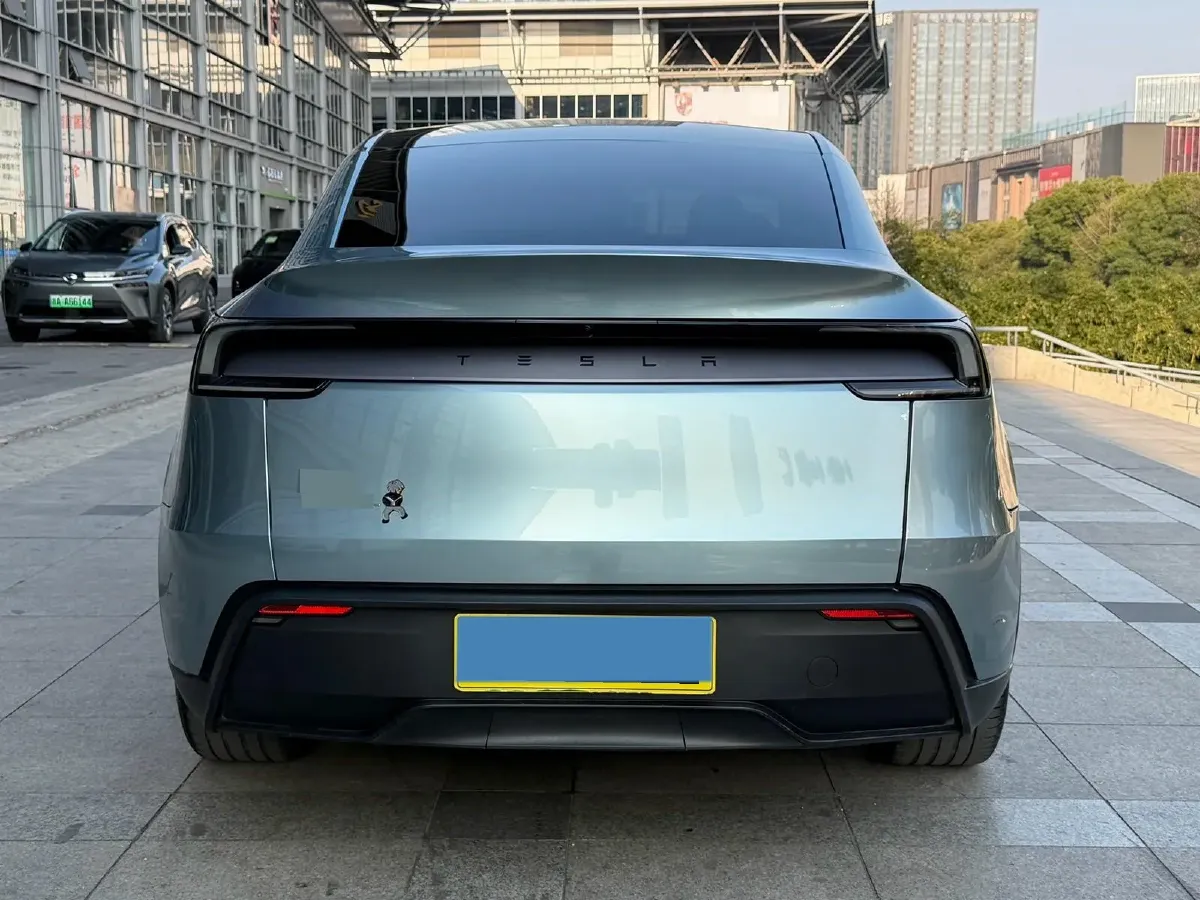 2025 Tesla Model Y BEV 62.5KWH,autocango,china used car exporter,china ev exporter,chinese used car exporter,chinese used ev exporter