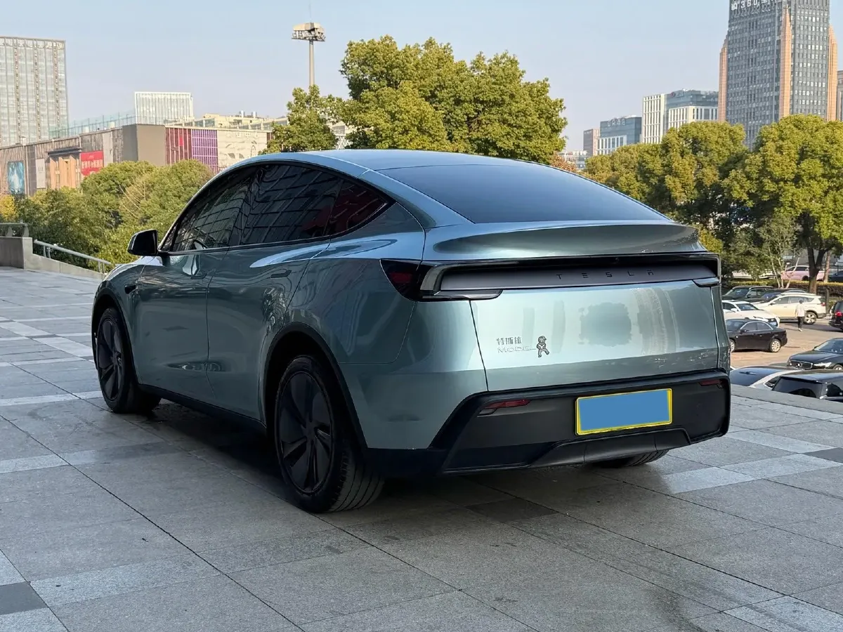 2025 Tesla Model Y BEV 62.5KWH,autocango,china used car exporter,china ev exporter,chinese used car exporter,chinese used ev exporter