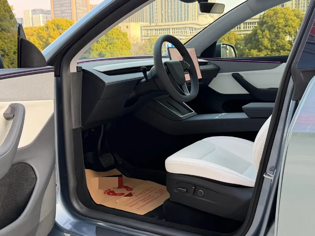 2025 Tesla Model Y BEV 62.5KWH,autocango,china used car exporter,china ev exporter,chinese used car exporter,chinese used ev exporter