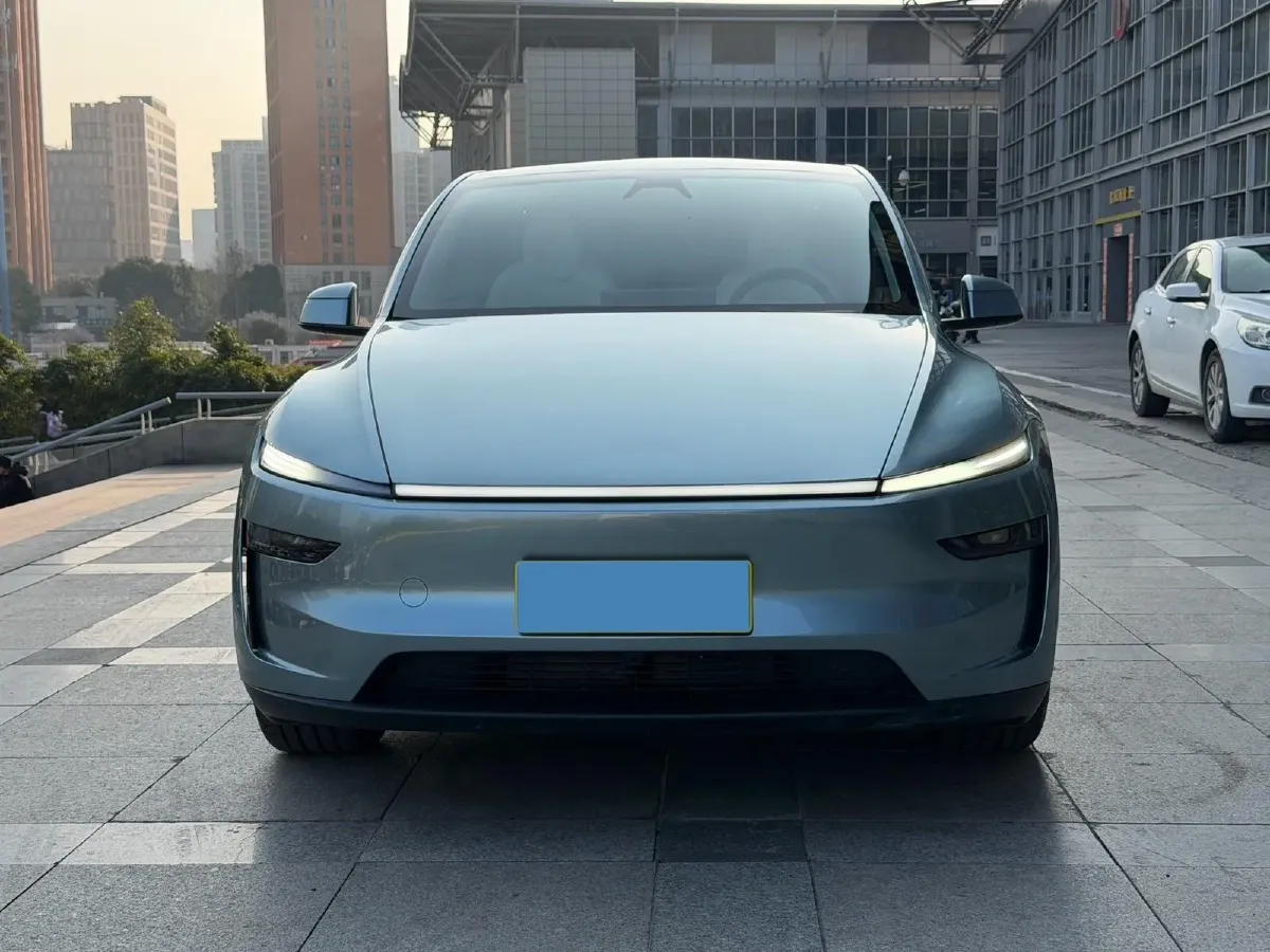 2025 Tesla Model Y BEV 62.5KWH,autocango,china used car exporter,china ev exporter,chinese used car exporter,chinese used ev exporter
