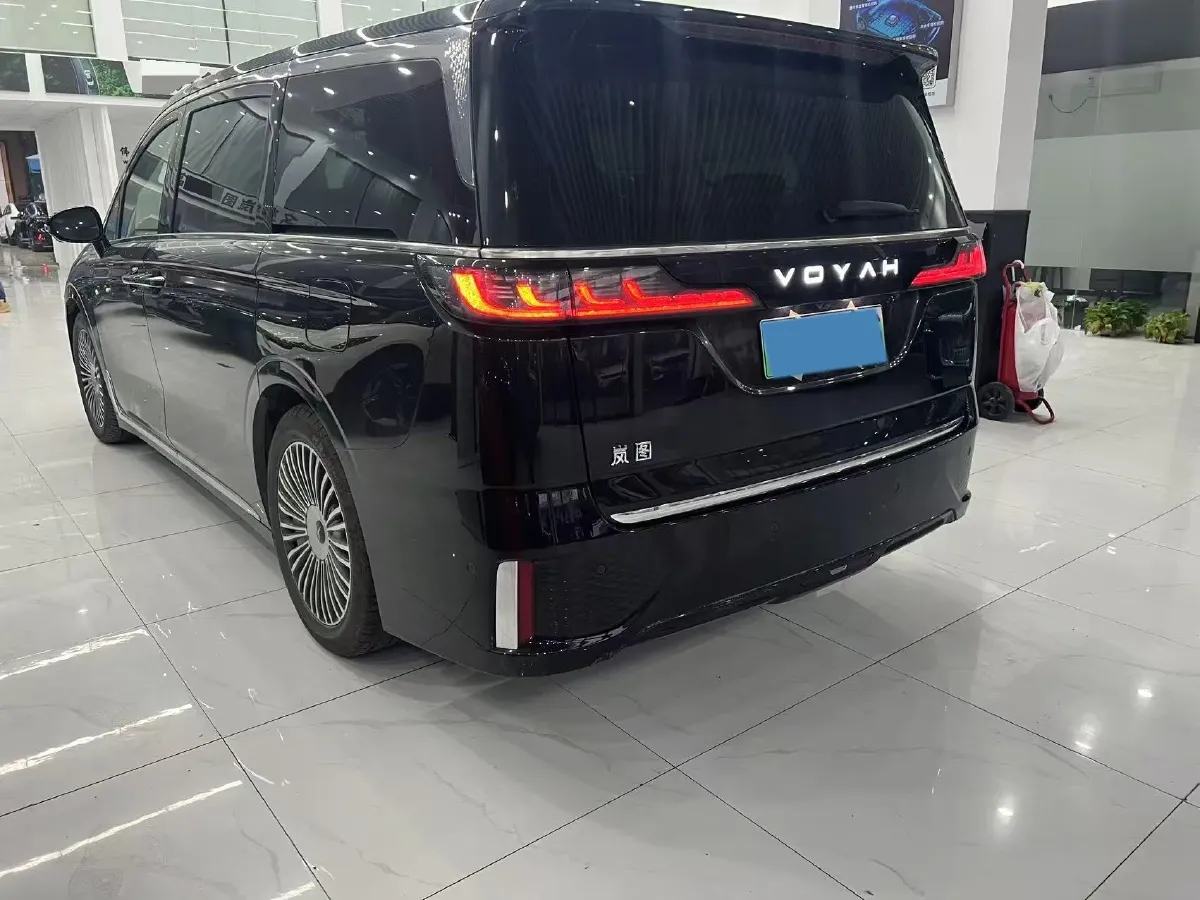 2025 Voyah Dream 1.5T 150HP L4 PHEV 41.7KWH,autocango,china used car exporter,china ev exporter,chinese used car exporter,chinese used ev exporter