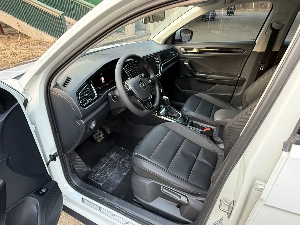 2021 Volkswagen T-Roc 1.4T 150HP L4 7DCT,autocango,china used car exporter,china ev exporter,chinese used car exporter,chinese used ev exporter