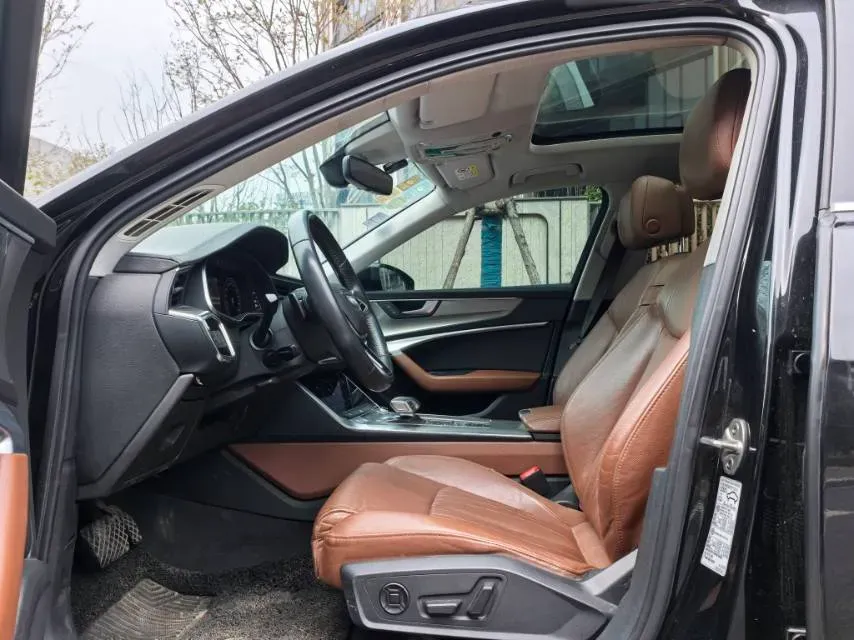 2019 Audi A6L 2.0T 190HP L4 7DCT,autocango,china used car exporter,china ev exporter,chinese used car exporter,chinese used ev exporter