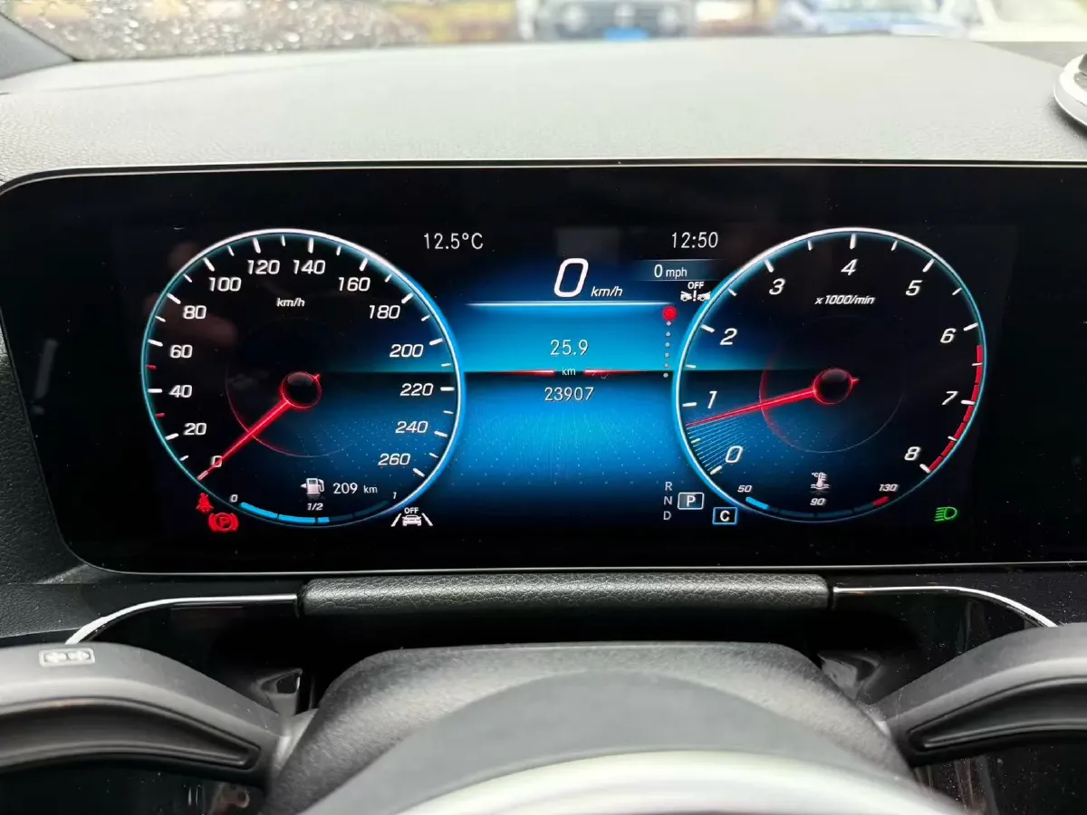 2023 Mercedes-Benz GLA Class 2.0T 190HP L4 8DCT,autocango,china used car exporter,china ev exporter,chinese used car exporter,chinese used ev exporter