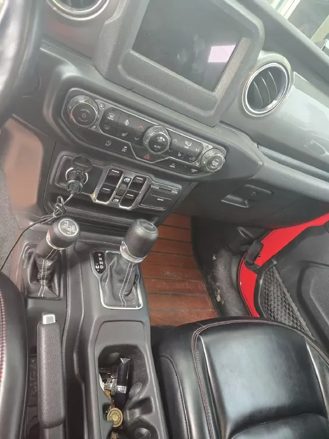 2021 Jeep Wrangler 2.0T 266HP L4 8AT,autocango,china used car exporter,china ev exporter,chinese used car exporter,chinese used ev exporter