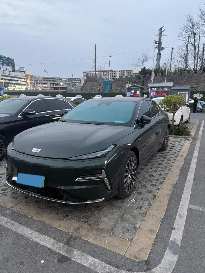 2025 Geely Galaxy Starshine 8 1.5L 112HP L4 1DHT PHEV,autocango,china used car exporter,china ev exporter,chinese used car exporter,chinese used ev exporter