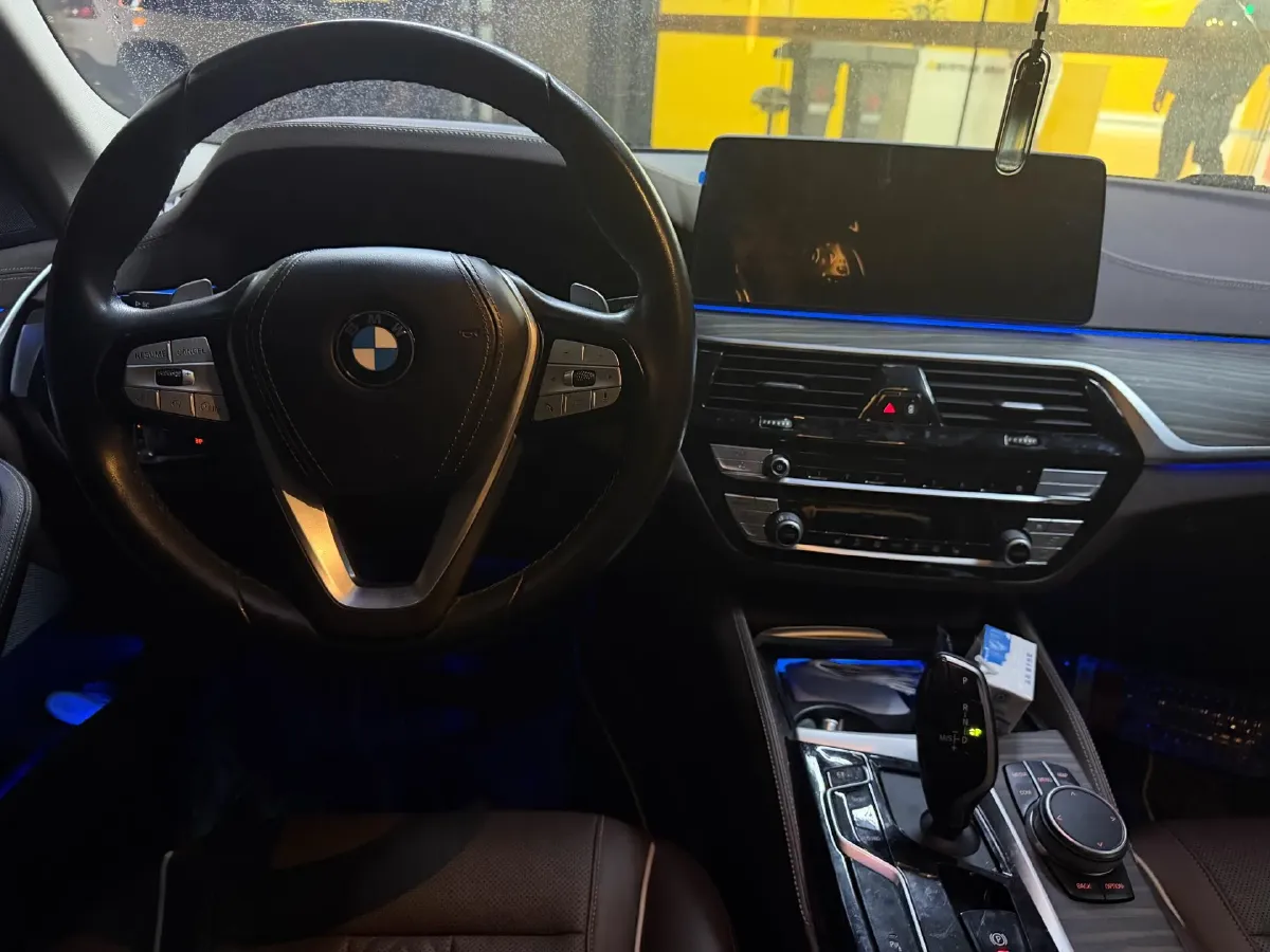 2021 BMW 5 Series 2.0T 252HP L4 8AT,autocango,china used car exporter,china ev exporter,chinese used car exporter,chinese used ev exporter