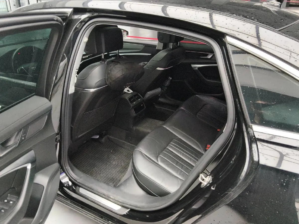 2021 Audi A6L 2.0T 224HP L4 7DCT,autocango,china used car exporter,china ev exporter,chinese used car exporter,chinese used ev exporter