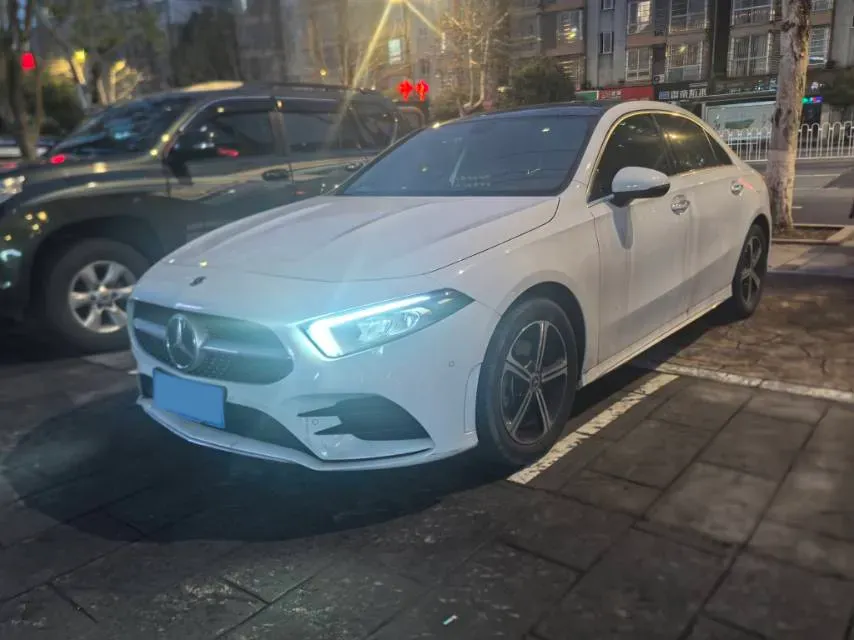 2022 Mercedes-Benz A Class 1.3T 163HP L4 7DCT,autocango,china used car exporter,china ev exporter,chinese used car exporter,chinese used ev exporter