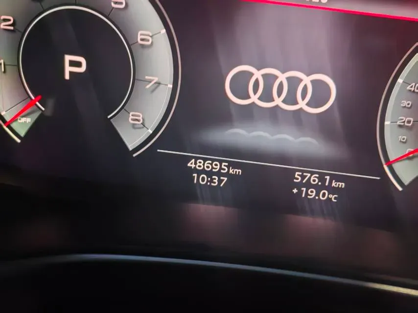 2024 Audi A6L 2.0T 245HP L4 7DCT,autocango,china used car exporter,china ev exporter,chinese used car exporter,chinese used ev exporter