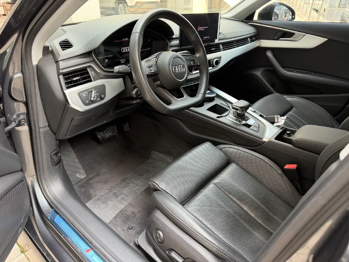 2022 Audi A4L 2.0T 190HP L4 7DCT,autocango,china used car exporter,china ev exporter,chinese used car exporter,chinese used ev exporter