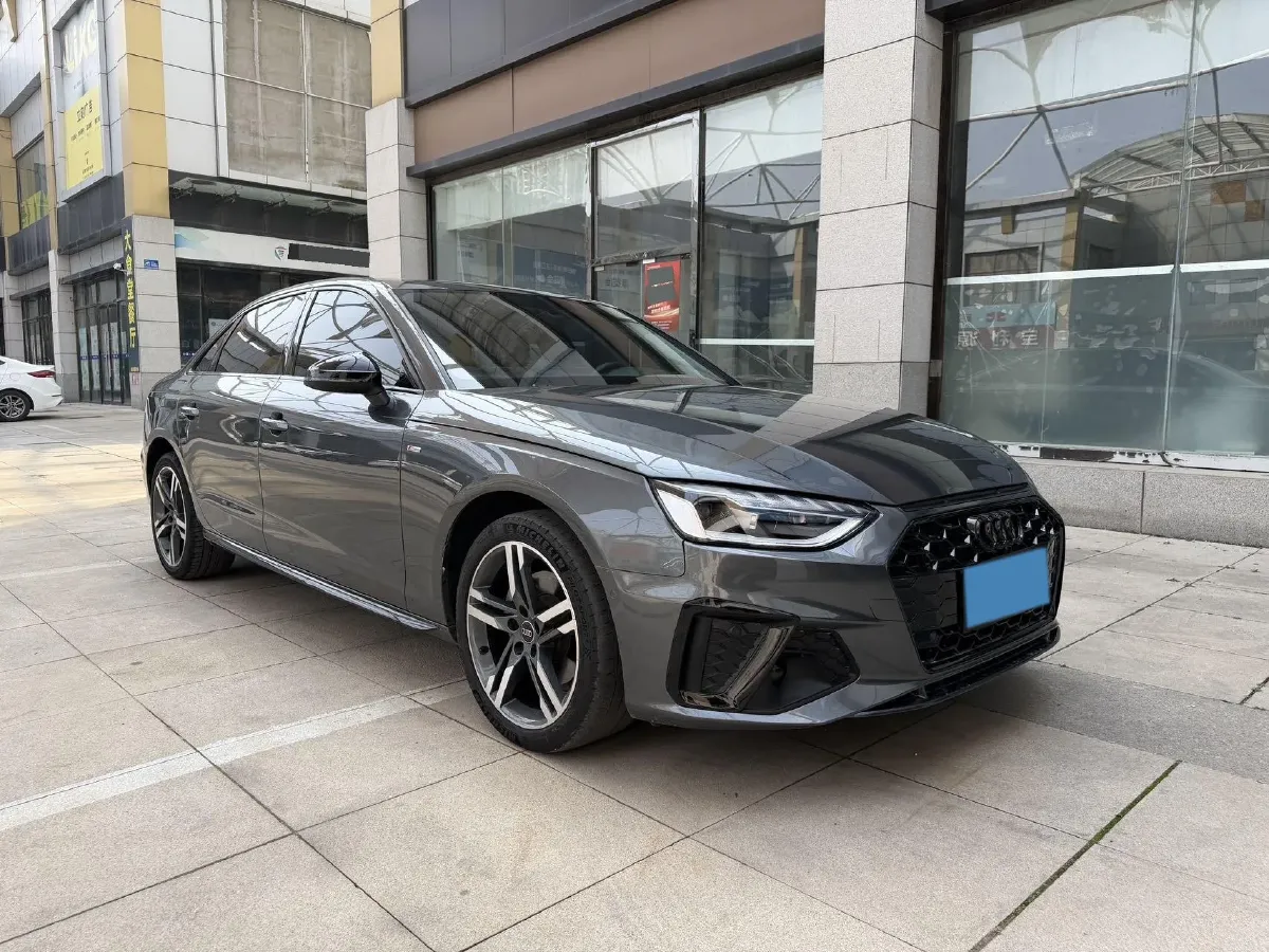 2022 Audi A4L 2.0T 190HP L4 7DCT,autocango,china used car exporter,china ev exporter,chinese used car exporter,chinese used ev exporter