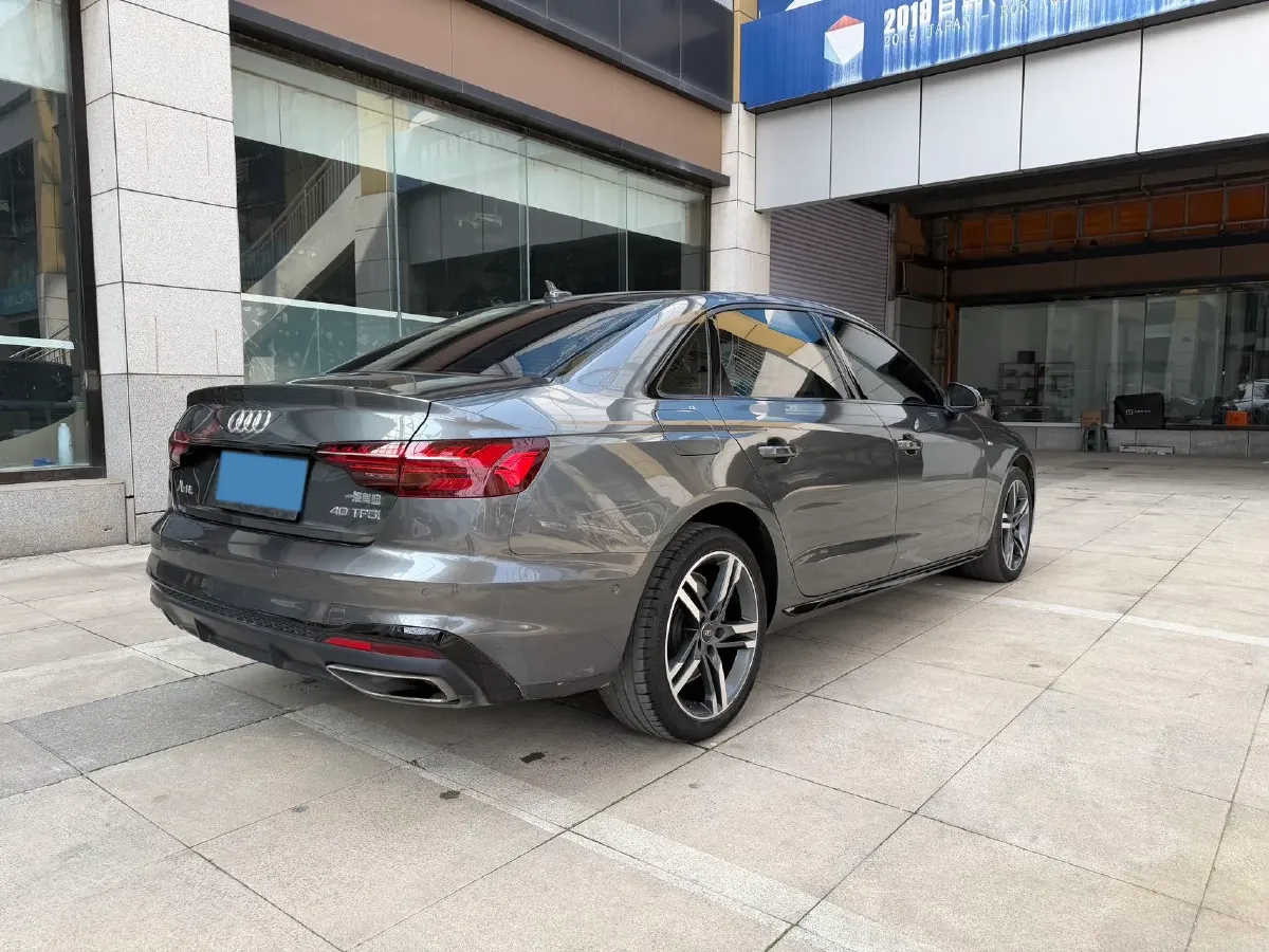 2022 Audi A4L 2.0T 190HP L4 7DCT,autocango,china used car exporter,china ev exporter,chinese used car exporter,chinese used ev exporter