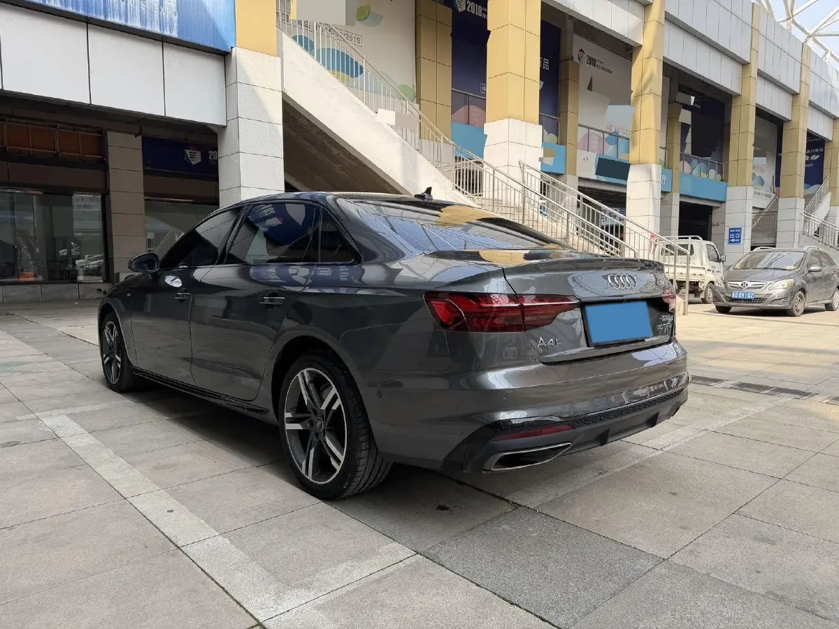 2022 Audi A4L 2.0T 190HP L4 7DCT,autocango,china used car exporter,china ev exporter,chinese used car exporter,chinese used ev exporter