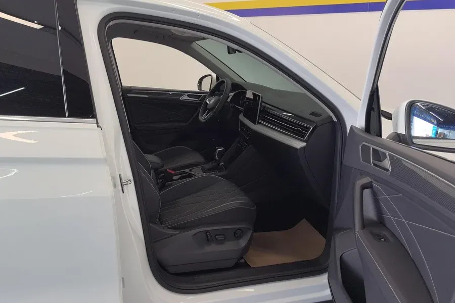 2024 Volkswagen Tiguan L 2.0T 186HP L4 7DCT,autocango,china used car exporter,china ev exporter,chinese used car exporter,chinese used ev exporter