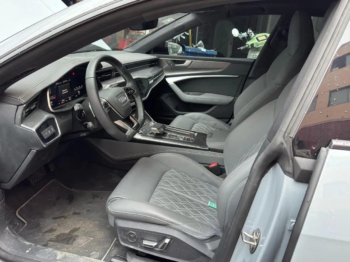 2024 Audi A7L 2.0T 245HP L4 7DCT,autocango,china used car exporter,china ev exporter,chinese used car exporter,chinese used ev exporter