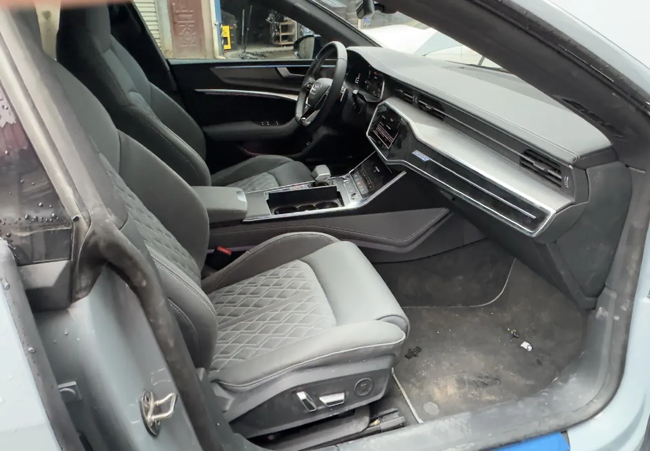 2024 Audi A7L 2.0T 245HP L4 7DCT,autocango,china used car exporter,china ev exporter,chinese used car exporter,chinese used ev exporter