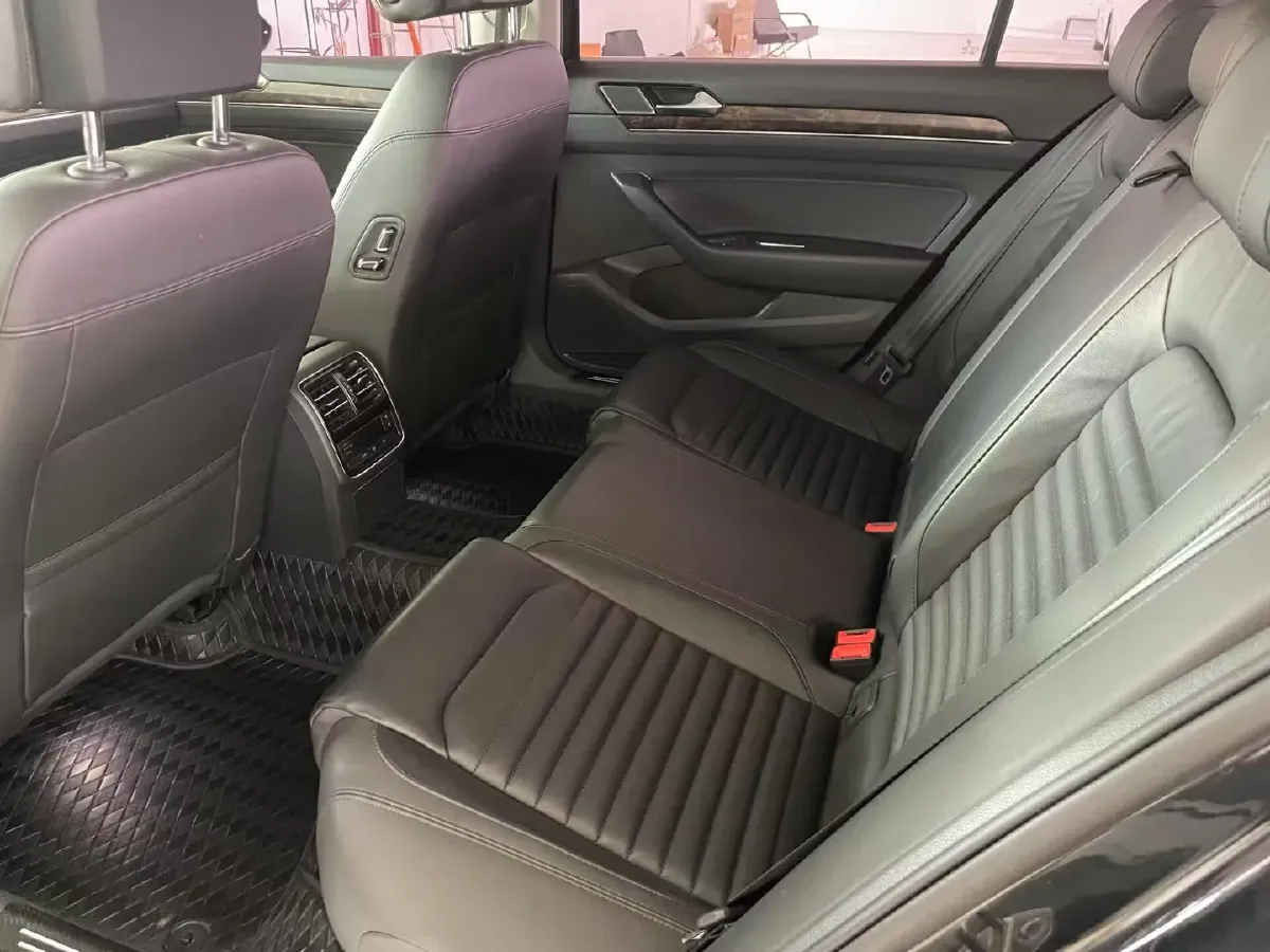 2018 Volkswagen Magotan 1.8T 180HP L4 7DCT,autocango,china used car exporter,china ev exporter,chinese used car exporter,chinese used ev exporter