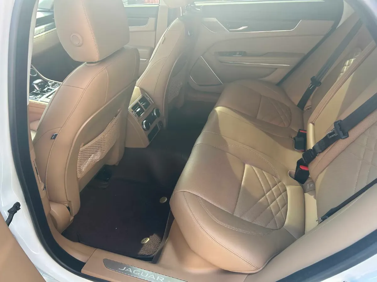 2022 Jaguar XFL 2.0T 250HP L4 8AT,autocango,china used car exporter,china ev exporter,chinese used car exporter,chinese used ev exporter