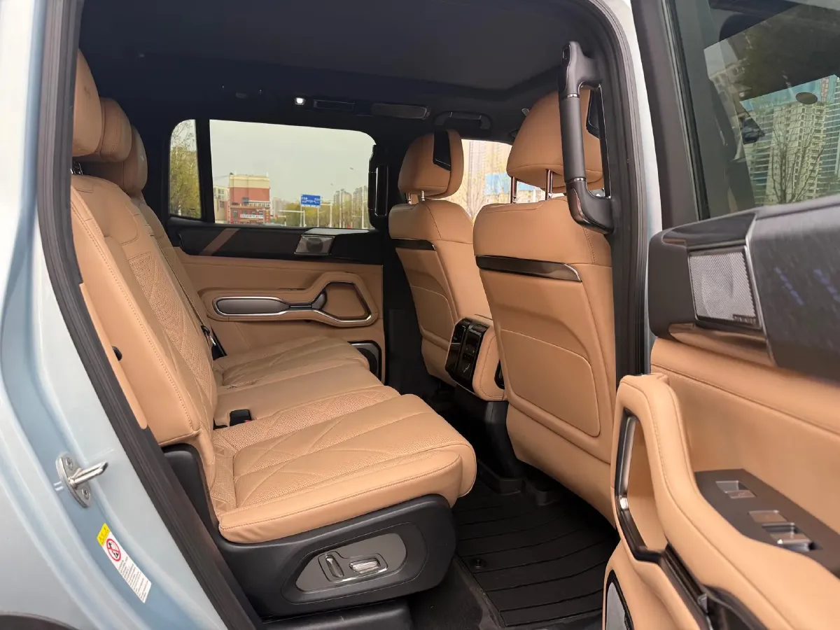 2025 FangChengBao Bao 8 2.0T 245HP L4 E-CVT PHEV 36.8KWH,autocango,china used car exporter,china ev exporter,chinese used car exporter,chinese used ev exporter