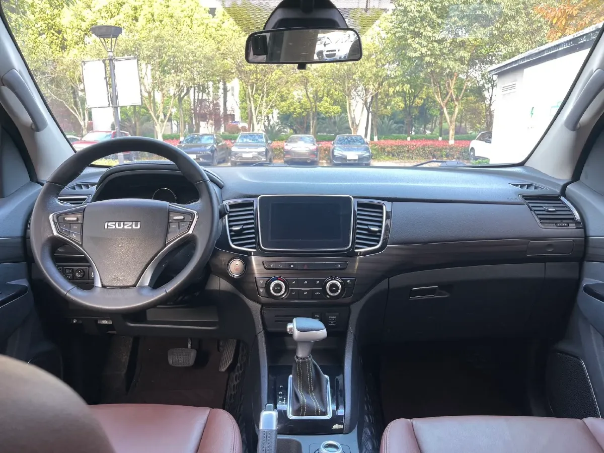 2018 Isuzu Mu-X 3.0T 177HP L4 6AT,autocango,china used car exporter,china ev exporter,chinese used car exporter,chinese used ev exporter