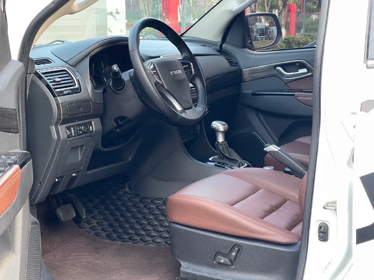 2018 Isuzu Mu-X 3.0T 177HP L4 6AT,autocango,china used car exporter,china ev exporter,chinese used car exporter,chinese used ev exporter