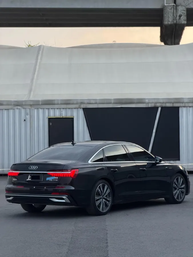 2022 Audi A6L 2.0T 224HP L4 7DCT,autocango,china used car exporter,china ev exporter,chinese used car exporter,chinese used ev exporter