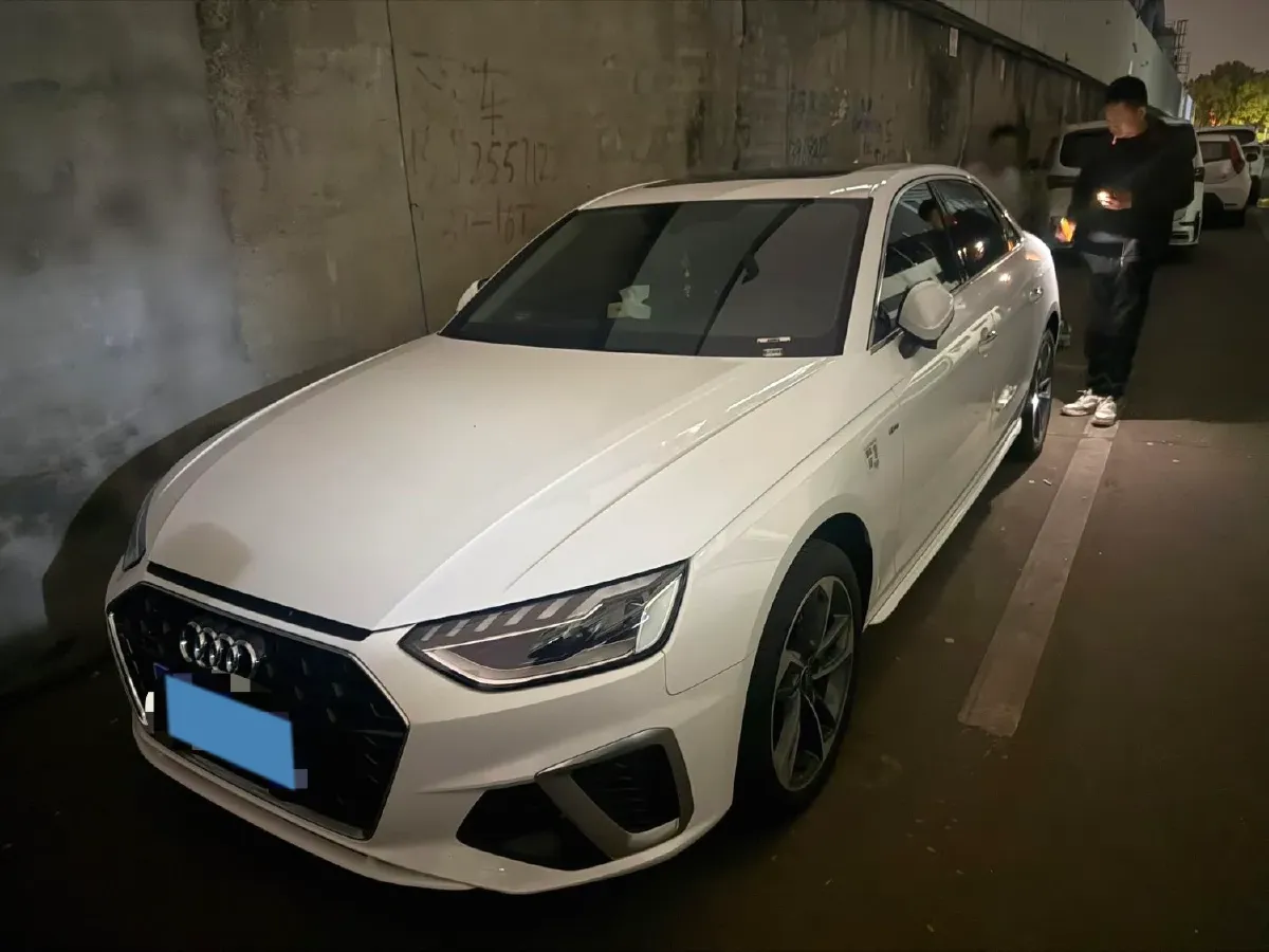2023 Audi A4L 2.0T 190HP L4 7DCT,autocango,china used car exporter,china ev exporter,chinese used car exporter,chinese used ev exporter
