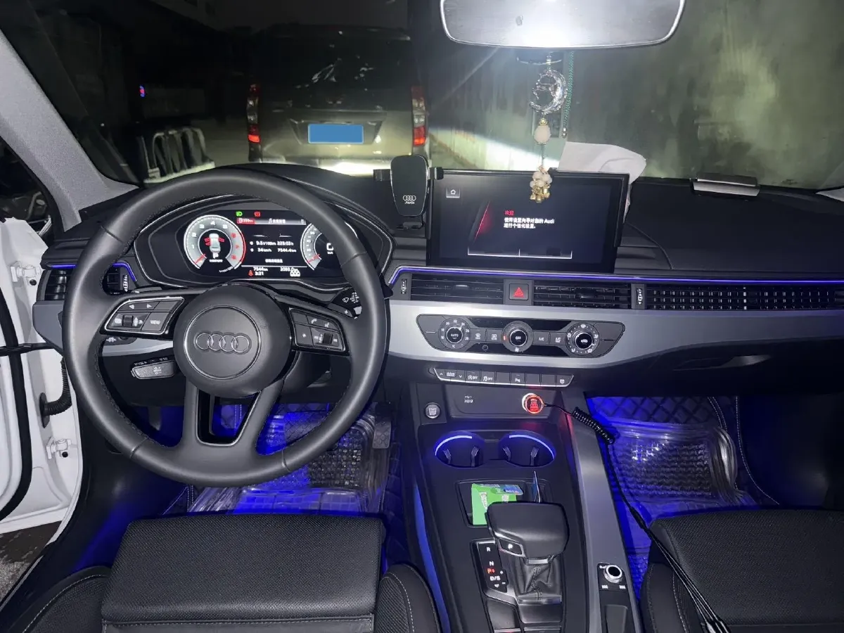 2023 Audi A4L 2.0T 190HP L4 7DCT,autocango,china used car exporter,china ev exporter,chinese used car exporter,chinese used ev exporter