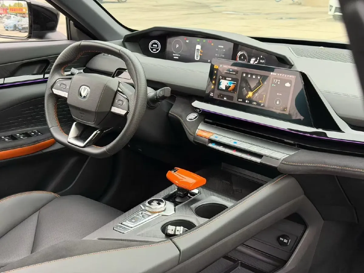 2022 ChangAn UNI-V 1.5T 188HP L4 7DCT,autocango,china used car exporter,china ev exporter,chinese used car exporter,chinese used ev exporter