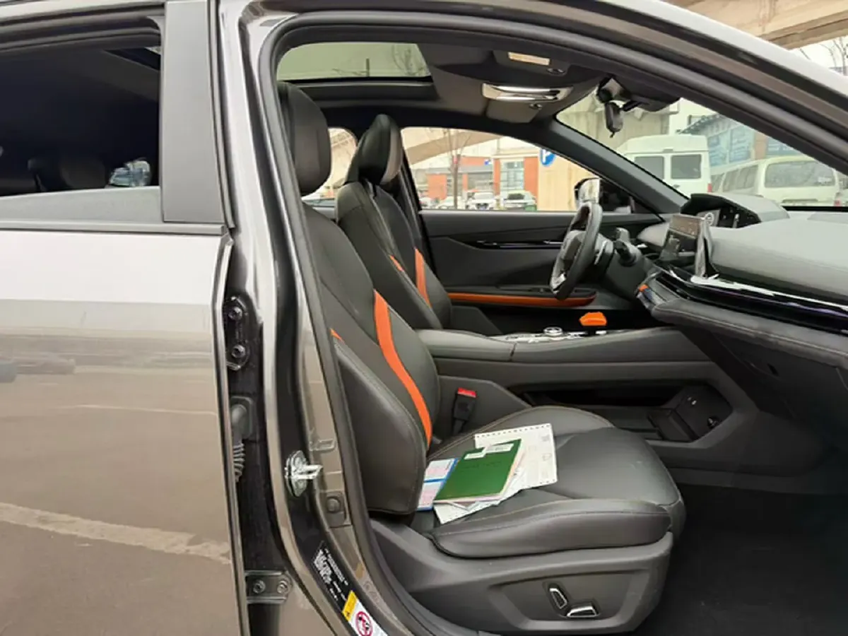 2022 ChangAn UNI-V 1.5T 188HP L4 7DCT,autocango,china used car exporter,china ev exporter,chinese used car exporter,chinese used ev exporter