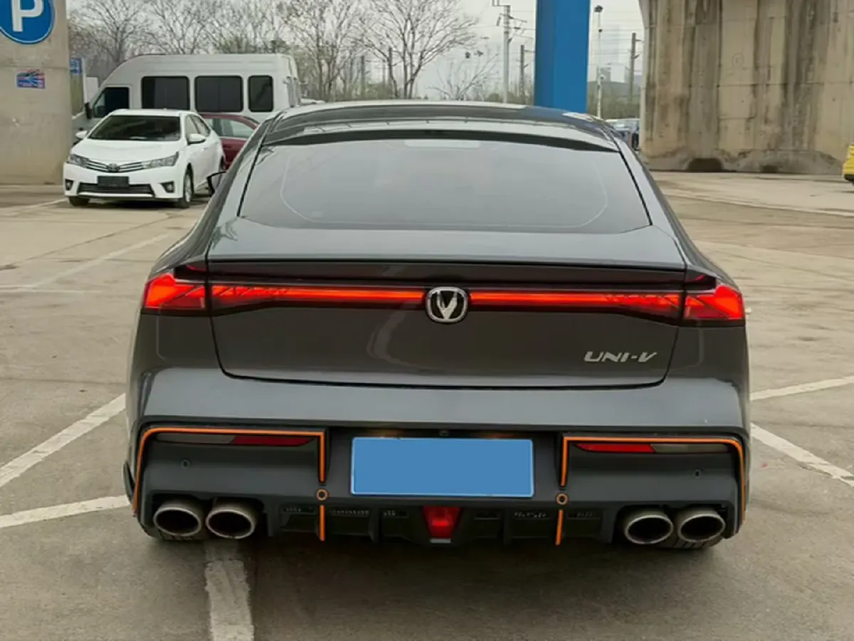 2022 ChangAn UNI-V 1.5T 188HP L4 7DCT,autocango,china used car exporter,china ev exporter,chinese used car exporter,chinese used ev exporter