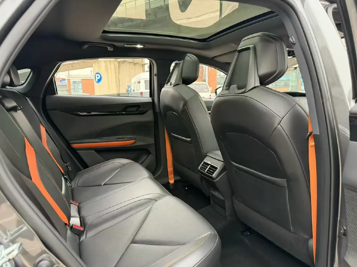 2022 ChangAn UNI-V 1.5T 188HP L4 7DCT,autocango,china used car exporter,china ev exporter,chinese used car exporter,chinese used ev exporter