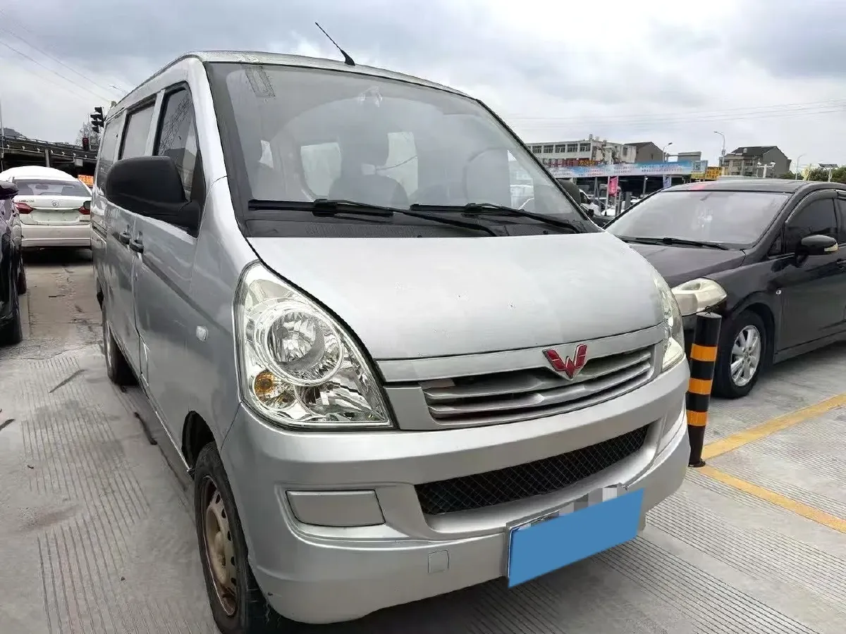 2019 WuLing RongGuang 1.2L 82HP L4 5MT,autocango,china used car exporter,china ev exporter,chinese used car exporter,chinese used ev exporter