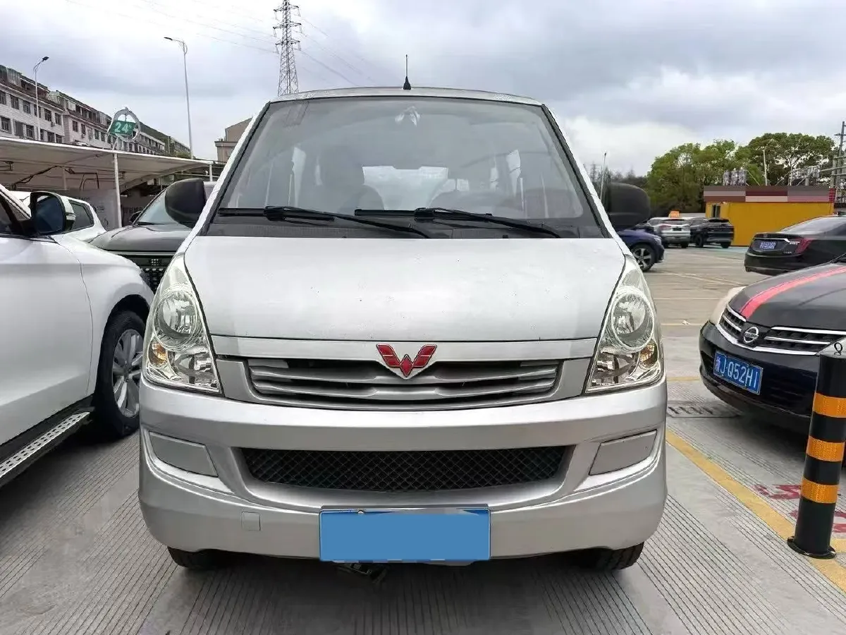 2019 WuLing RongGuang 1.2L 82HP L4 5MT,autocango,china used car exporter,china ev exporter,chinese used car exporter,chinese used ev exporter