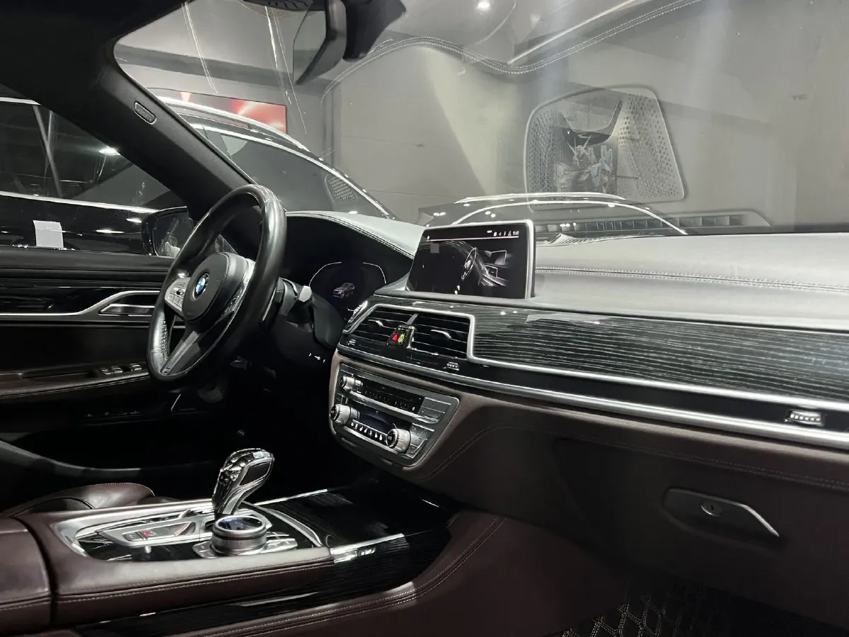 2019 BMW 7 Series 2.0T 265HP L4 8AT,autocango,china used car exporter,china ev exporter,chinese used car exporter,chinese used ev exporter