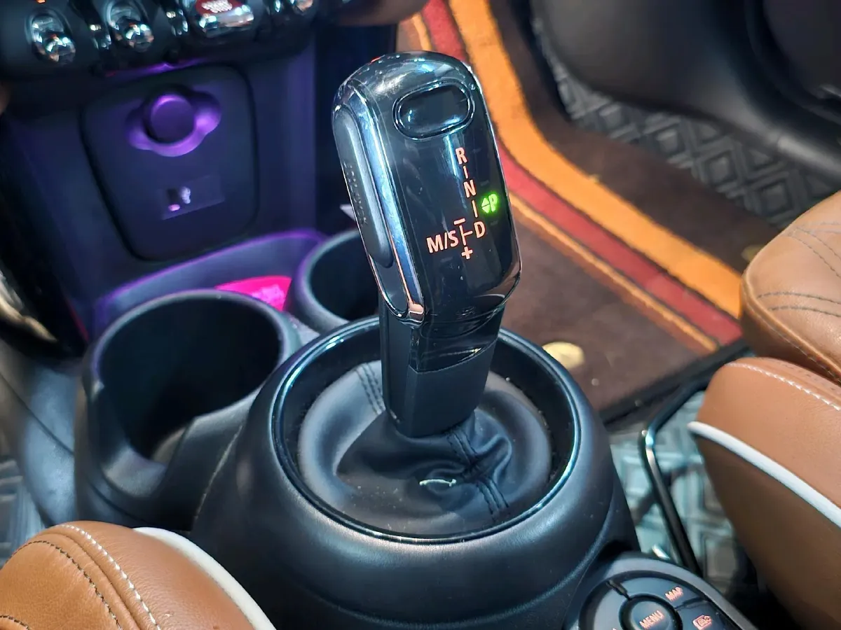 2022 MINI MINI 1.5T 136HP L3 7DCT,autocango,china used car exporter,china ev exporter,chinese used car exporter,chinese used ev exporter