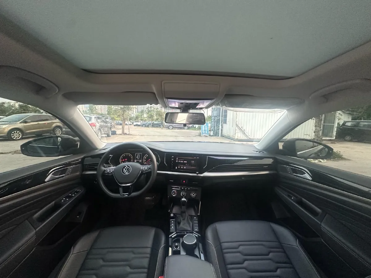 2021 Volkswagen Passat 2.0T 186HP L4 7DCT,autocango,china used car exporter,china ev exporter,chinese used car exporter,chinese used ev exporter