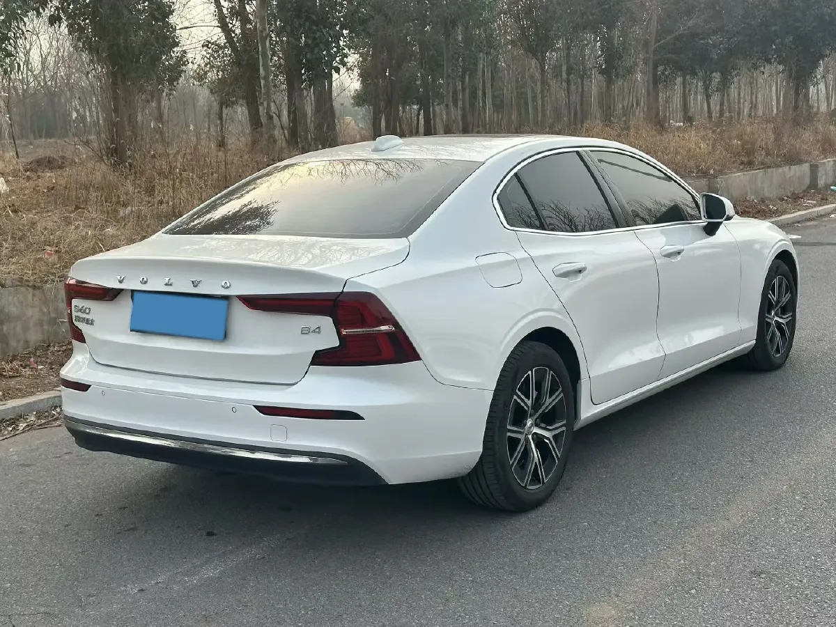 2026 Volvo S60 2.0T 197HP L4 7DCT,autocango,china used car exporter,china ev exporter,chinese used car exporter,chinese used ev exporter