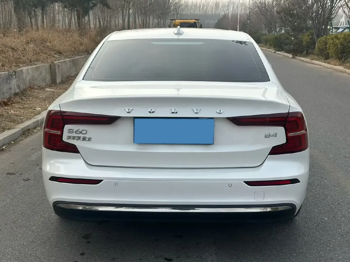 2026 Volvo S60 2.0T 197HP L4 7DCT,autocango,china used car exporter,china ev exporter,chinese used car exporter,chinese used ev exporter