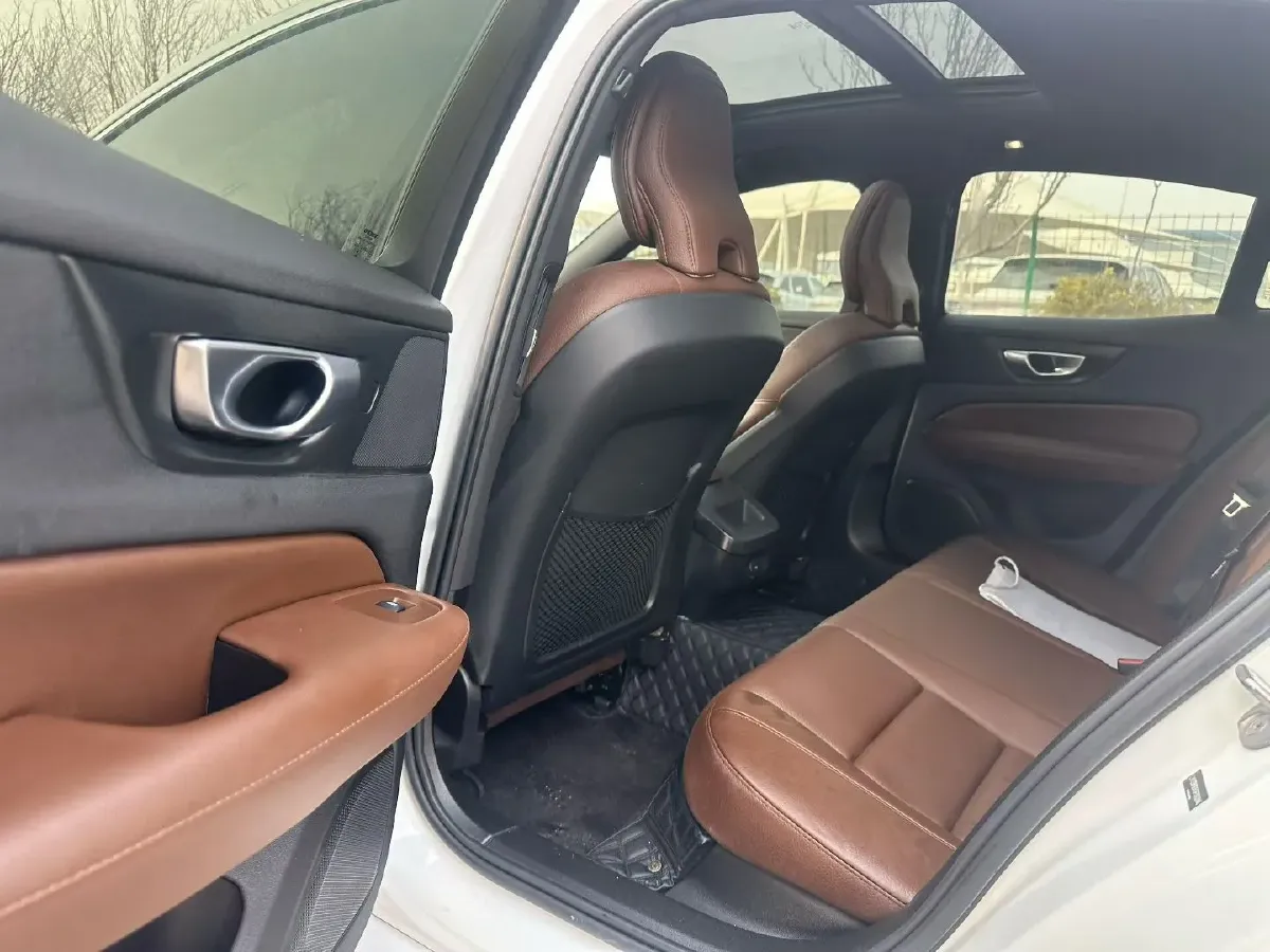 2026 Volvo S60 2.0T 197HP L4 7DCT,autocango,china used car exporter,china ev exporter,chinese used car exporter,chinese used ev exporter