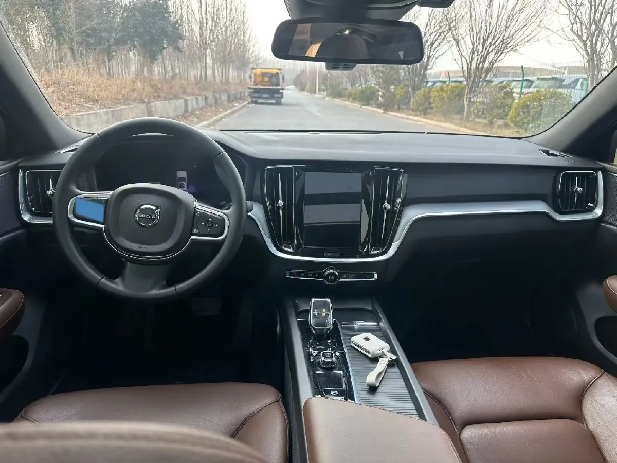 2026 Volvo S60 2.0T 197HP L4 7DCT,autocango,china used car exporter,china ev exporter,chinese used car exporter,chinese used ev exporter