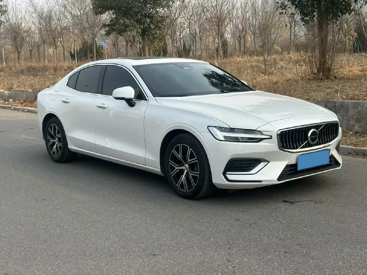 2026 Volvo S60 2.0T 197HP L4 7DCT,autocango,china used car exporter,china ev exporter,chinese used car exporter,chinese used ev exporter