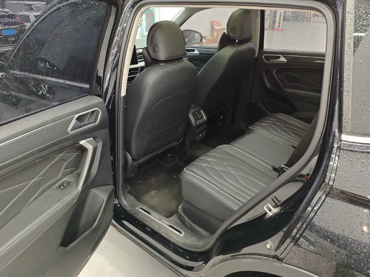 2024 Volkswagen Tiguan L 2.0T 186HP L4 7DCT,autocango,china used car exporter,china ev exporter,chinese used car exporter,chinese used ev exporter